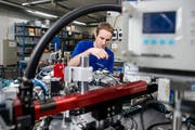 Die Wirtschaft in der Stadt Luzern - hier ein Bild aus der Produktionsstätte der Schurter AG - soll mehr Gewicht erhalten. (Bild: Philipp Schmidli, 20. März 2018)