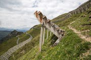 Lawinenverbauungen am Chueenihorn im bündnerischen Prättigau. (Bild: Arno Balzarini/Key)