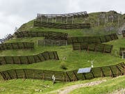 Auch ein immaterielles Kulturgut: Lawinenverbauungen am Chüenihorn oberhalb von St. Antoenien GR. (Bild: KEYSTONE/ARNO BALZARINI)