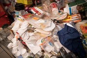 Wenn das Chaos regiert: Blick in eine Messie-Wohnung. (Bild: Raph Ribi)