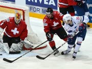 Charles Bertrand (ganz rechts) mit Frankreich in einem WM-Spiel von 2012 gegen die Schweiz (Bild: KEYSTONE/PETER SCHNEIDER)