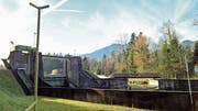 Hochwasserschutz-Baugespann beim Wichelsee-Wehr. (Bild: Markus von Rotz (Alpnach, 20. November 2016))