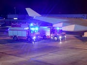 Ein Blick aus der Regierungsmaschine Angela Merkels, die am Flughafen Köln Bonn nach einer schweren Flugzeugpanne landen musste. Merkel war auf dem Weg zum G20 Gipfel in Argentinien. (Foto: Clemens Bilan/EPA) (Bild: KEYSTONE/EPA/CLEMENS BILAN)