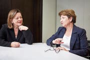 Die beiden CVP-Bundesratskandidatinnen Heidi Z’graggen (links) und Viola Amherd beim Gespräch im Sekretariat der Fraktion im Bundeshaus in Bern. Bild: Annette Boutellier (Bern, 29. November 2018)