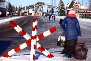 Checkpoint an der Grenze zwischen Ukraine und Russland. Bild: Pavlo Pakhomenko/AP (30. November 2018)