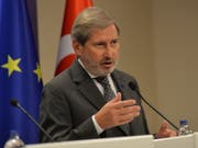 EU-Erweiterungskommissar Johannes Hahn will den Erwerb strategisch relevanter Unternehmen durch die Chinesen im Balkan unter die Lupe nehmen. (Bild: KEYSTONE/EPA/STR)
