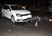 Der Motorradfahrer wurde beim Unfall verletzt. (Bild: Kantonspolizei St.Gallen)