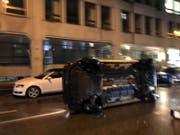 Das umgekippte Auto auf der Rosenbergstrasse. (Bild: Leserreporter)