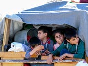 Die Schweiz will vermehrt anerkannte Flüchtlinge direkt aus Krisengebieten aufnehmen. (Bild: KEYSTONE/EPA/NABIL MOUNZER)