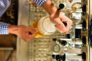 21 Kandidaten haben die Gastwirteprüfung bestanden. (Bild: Fotolia)