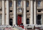 Der Petersdom im Vatikan. (KEYSTONE/AP Photo/Alessandra Tarantino)