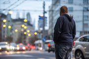 Seine Krankheit wird ihn ein Leben lang quälen: Markus Imfeld am Pilatusplatz in Luzern. (Bild: Dominik Wunderli, 20. November 2018)