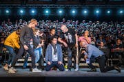 Profis singen die Soloparts. Szene an der Hauptprobe des Luther-Oratoriums in der Olma-Halle. (Bild: Michel Canonica / Tagblatt)