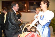Im Anschluss an das Konzert konnte der Tonträger , «Z’fredni Lüt» gekauft werden. (Bild: Adi Lippuner)