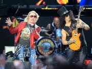 Sänger Axl Rose versucht zu verhindern, dass Trump-Anhänger bei Wahlveranstaltungen die Lieder seiner Band Guns N' Roses spielen. Rose hat dazu aufgerufen bei den US-Zwischenwahlen die Demokraten zu wählen. (Foto: VICTOR LERENA/EPA Keystone) (Bild: KEYSTONE/EPA EFE/VICTOR LERENA)