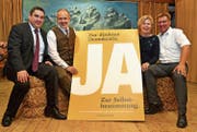 Kantonsrat Mirco Gerig, Präsident SVP Toggenburg; Regierungsrat Stefan Kölliker, Esther Friedli und Nationalrat Toni Brunner, Gründer der SVP Obertoggenburg (von links). (Bild: Peter Jenni)
