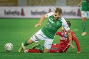 Über- und Unterperformer: St.Gallen und Sion, hier im Cupspiel von vergangener Woche. (Bild: Michel Canonica)