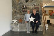 Isabella Gnos (links) und Gabriela Scherbeitz eröffnen ein Geschäft für Dekoration und vieles mehr. (Bild: MZ (Erstfeld, 23. Oktober 2018))