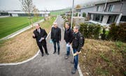 Regierungsrat Walter Schönholzer, Primarschulpräsident Thomas Wieland, Totalunternehmer Thomas Bornhauser und Martin Belz, Chef des Bauamtes Weinfelden mitten im Minergie A gebauten Egelsee-Quartier.