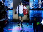 Roger Federer beim Einmarsch in die O2 Arena in London. (Archivaufnahme) (Bild: KEYSTONE/AP/TIM IRELAND)
