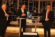 Bischof Markus Büchel (links) mit Pfarrer Christoph Casty und Präsident Martin Schmitt von der Evangelischen Kirchgemeinde. (Bild: Christof Lampart)