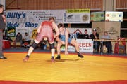 Raphael Baumgartner (rechts) blieb gegen den mehrfachen Schweizer Meister Benno Jungo chancenlos. (Bild: PD)