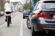 Auf dem Velo in Frauenfeld auf der Bahnhofstrasse unterwegs. (Bild: Donato Caspari)