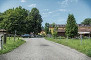 Blick ins Areal an der Ecke Zürcher- und Rechenstrasse. Die für den Neubau eines Betriebszentrums der Direktion der Technischen Betriebe nötigen Parzellen befinden sich bereits in der Hand der Stadt. (Bild: Jil Lohse - 2. August 2017))