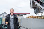 Noch wenige Tage ist Rolf Egger mit Mostobst zwischen Waldkirch und Arbon unterwegs. (Bild: Thomas Hary)