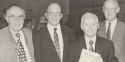 Drei Looser: Kassier Emil, Gratulant Walter, Autor Emil und Vernissageredner Josef Hagmann, (von links). (Bild: PD)
