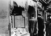 Während der Novemberpogrome wurden jüdische Geschäfte zerstört und rund 400 Menschen ermordet. (Bild: Getty (Berlin, November 1938))