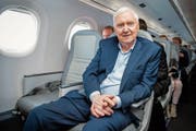 Der Investor Martin Ebner auf einem Rundflug über den Alpen. Bild: Melanie Duchene/Keystone (26. September 2018)