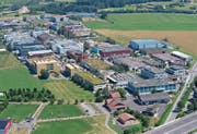 Blick auf das Industriegebiet Bösch in Hünenberg.Archivbild: Stefan Kaiser (1. Juli 2015)