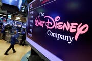 Das Logo von Walt Disney auf einem Bildschirm der New Yorker Börse. (Bild: Richard Drew/AP (New York, 8. August 2017))