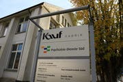 Ab Mitte 2021 wird das Psychiatrie-Zentrum nicht mehr im Kauf-Areal in Trübbach (Bild)stationiert sein, sondern in einem Neubau nahe beim Bahnhof in Sargans. (Bild: Robert Kucera)