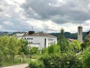 Nach 1995 und 2003 sind am Himmel über dem Flawiler Spital wiederum dunkle Wolken aufgezogen. Es droht einmal mehr die Schliesslung. (Archivbild: Andrea Häusler)