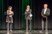 An einem Podium im Dreispitz konnten sich die beiden Kandidaten für das Amt des Kreuzlinger Schulpräsidenten unter der Leitung von Moderator Edgar Sidamgrotzki vorstellen. (Bild: Reto Martin)