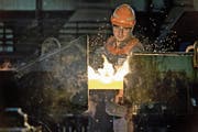 Einblick in die Produktion der Swiss Steel AG in Emmenbrücke. (Bild: Pius Amrein (6. Februar 2015))