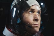 Neil Armstrongs (Ryan Gosling) Mondlandung war nicht glamourös, sondern ein schier überwältigender Stress. (Bild: Universal Pictures International)