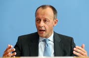 Friedrich Merz an einer Pressekonferenz in Berlin (Bild: EPA/FELIPE TRUEBA)