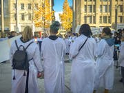 Ostschweizer Pflegepersonal fordert bessere Lösungen in der Pflege und warnt vor Personalmangel. (Bild: Sina Bühler)