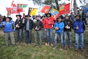 Die Bechergewinner der Sektion Nidwalden (von links) Patrick Fischer, Rolf Aschwanden, Martin Kaiser, Stefan Odermatt, Alois Müller, Koni Zimmermann, Martin Businger und Ferdinand Blättler.