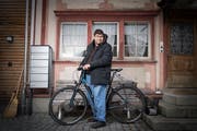 Das neue Velo von Pascal Neuhaus ist robust und hat einen tiefen Einstieg. (Bild: Ralph Ribi)
