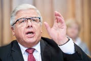 Reichte die Motion ein: der Schwyzer SVP-Ständerat Peter Föhn. (KEYSTONE/Anthony Anex)
