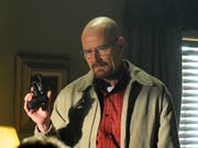 US-Schauspieler Bryan Cranston spielt den Chemielehrer und Drogenfabrikanten Walter White in der 2013 eingestellten Erfolgsserie «Breaking Bad.» (Szenenbild) (Bild: KEYSTONE/AP AMC/Ursula Coyote)
