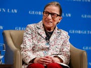 Ruth Bader Ginsburg, die älteste Richterin des US-Supreme-Court, hat sich bei einem Sturz verletzt. (Bild: KEYSTONE/AP/JACQUELYN MARTIN)