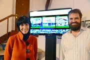 Hanna Rauber stellt ihr Projekt «Bahnhofstrasse online» mit Programmierer Peter Göldi vor. (Bild: Hansruedi Rohrer)