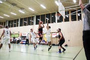 Kraftvoll zieht Oberthurgaus Captain Alexander Atterbigler im Match gegen Opfikon Basket zum Korb. (Bild: Michael Steiner)