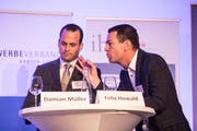 FDP-Ständerat Damian Müller (links) und Felix Howald, Direktor der Industrie- und Handelskammer Zentralschweiz, an der Podiumsdiskussion im Casino Luzern. (Bild: Manuela Jans-Koch, 8. November 2018)