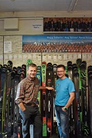 Der ehemalige Geschäftsleiter vom Intersport Metzger, Freddy Metzger (links) mit seinem Nachfolger Karl Hilty. (Bild: Flurina Lüchinger)